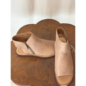 NIB Born Hazle Sandal - Natural - Ankle Gladiator Fisherman # 0587 SZ 11